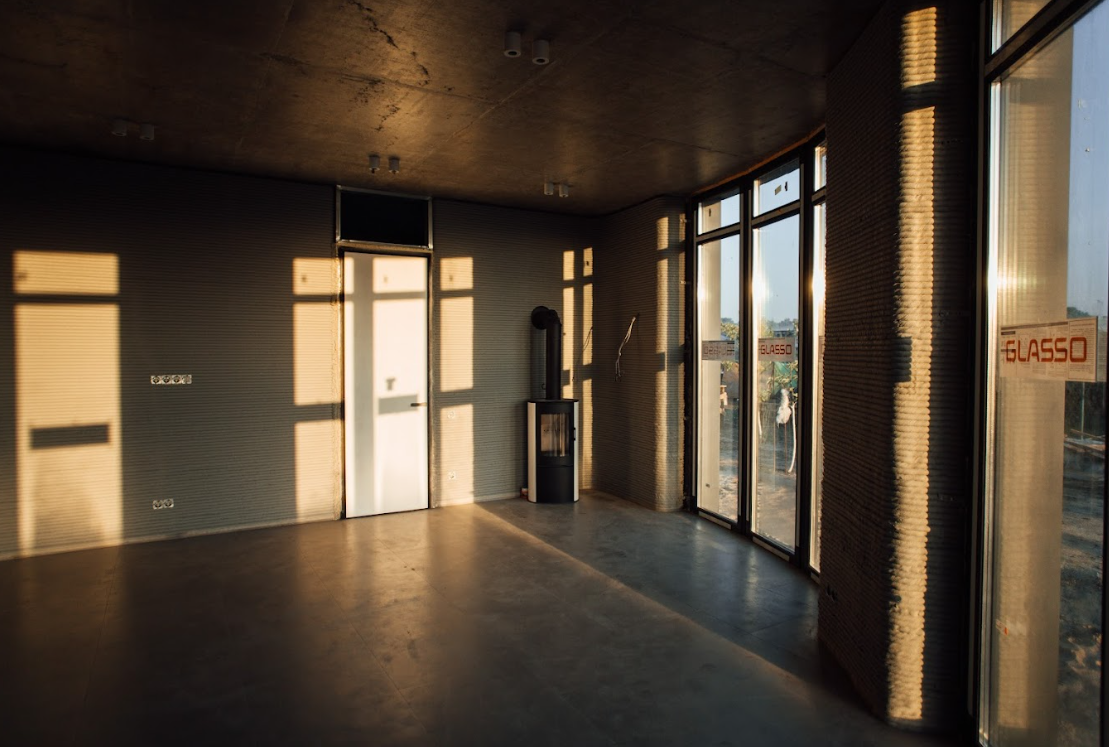 Первый в Украине. Семье погибшего воина подарили дом, напечатанный на 3D-принтере